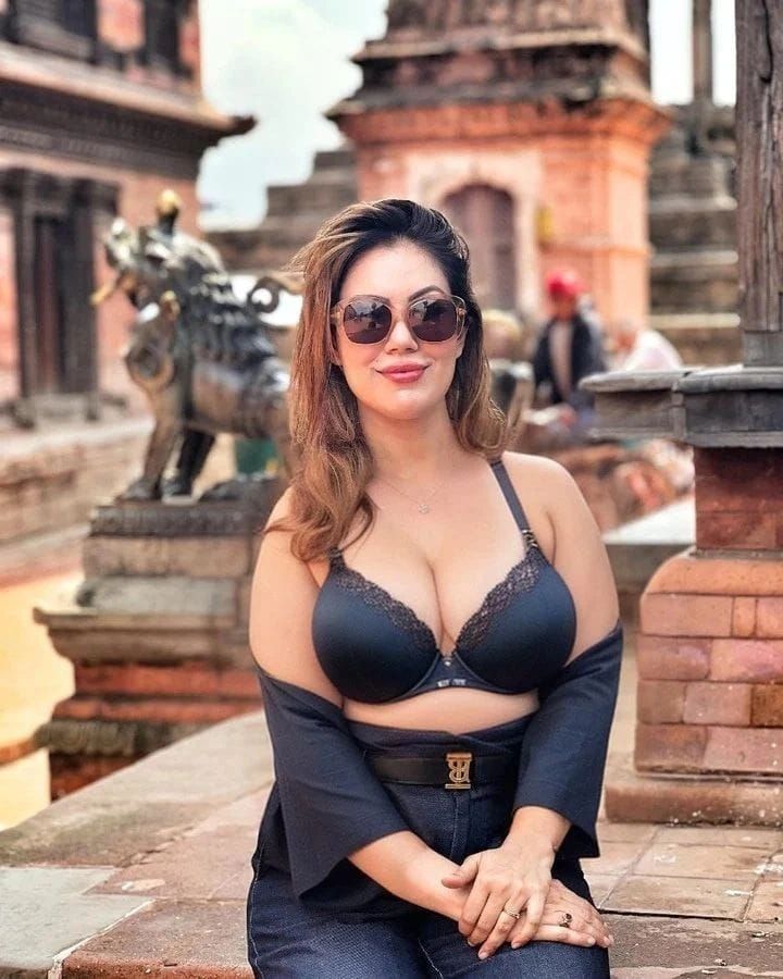 Hot Lahore Escorts 6